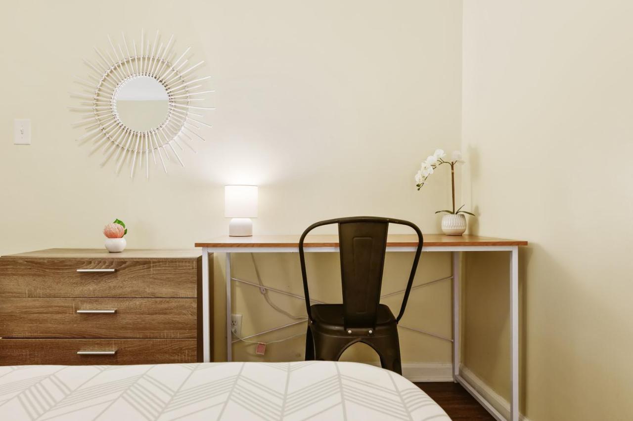 Dapper Digs - King Bed - Long Term Stays - Duke Durham Buitenkant foto
