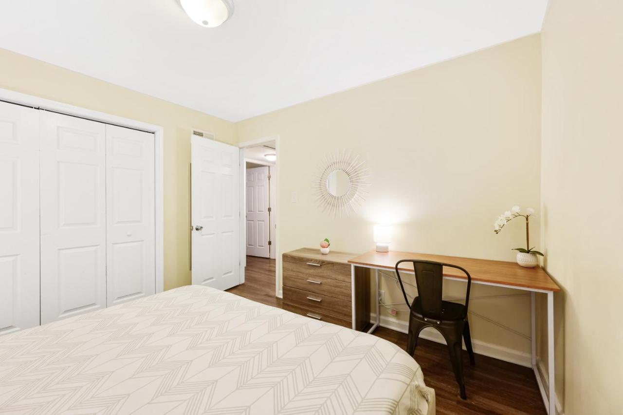 Dapper Digs - King Bed - Long Term Stays - Duke Durham Buitenkant foto